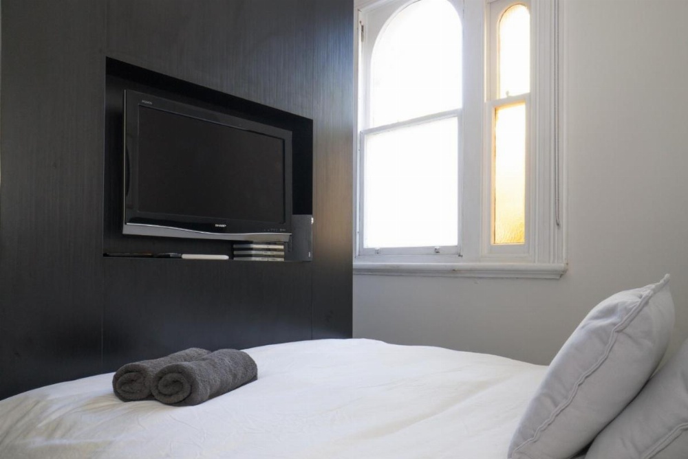 Inner City Glebe Apartment Image 6